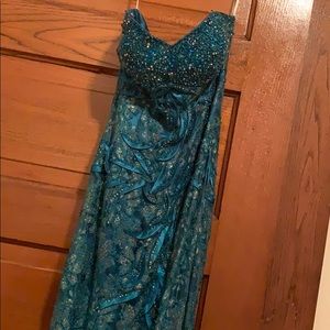 Women’s mermaid prom dress worn once size 5